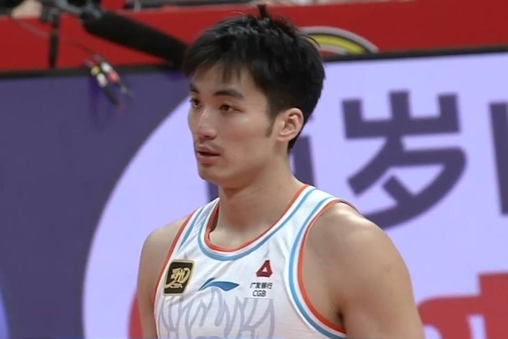 包含欧联赛程吃紧，山东男篮国际比赛日手感冰凉，目标明确，纪律约束更严格的词条